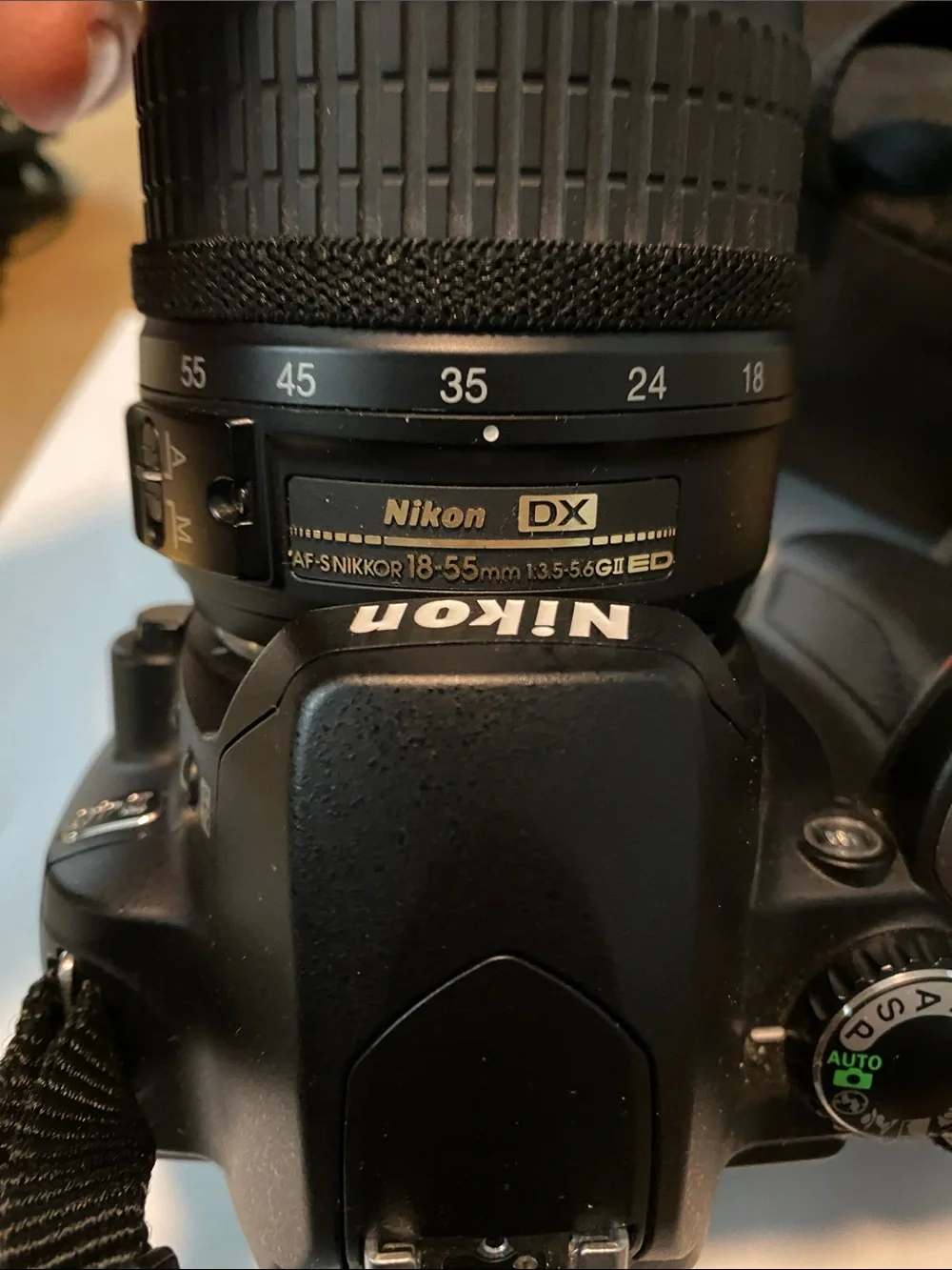 Nikon D40 Compact DSLR in Black with 18-55mm ZoomLens 6 pt 2mm STAR lensfilter